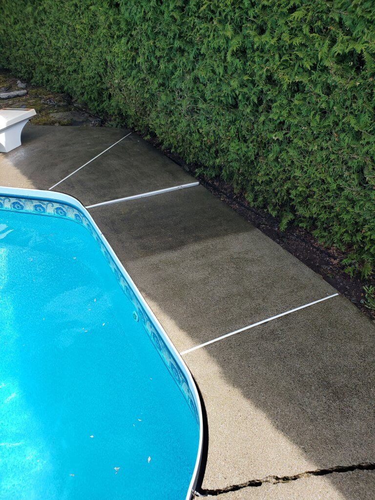 Différence de propreté sur un tour de piscine